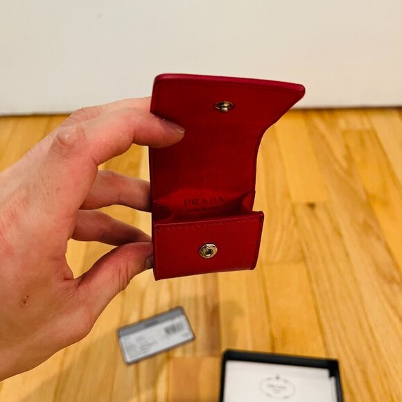 Brand new item PRADA AirPods case, with triangular logo and Saffiano leather - Picture 10 of 16